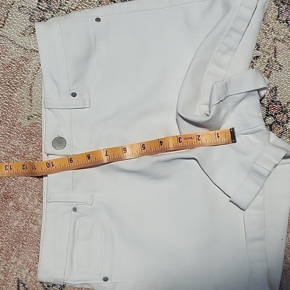 YMI WannaBettaButt White High-Rise Stretchy Cuffed 3" Inseam Shorts Size 9 - Picture 11 of 12